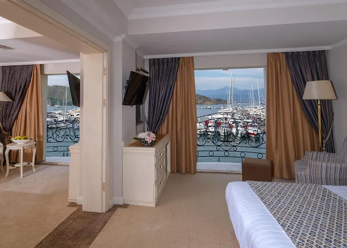 Ece Saray Marina (adults Only) ホテル 4*